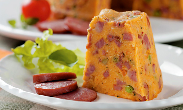 Cuscuz de linguiça com requeijão