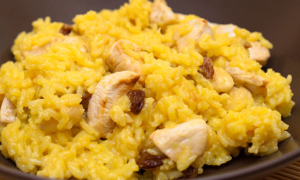 Arroz com açafrão e frango