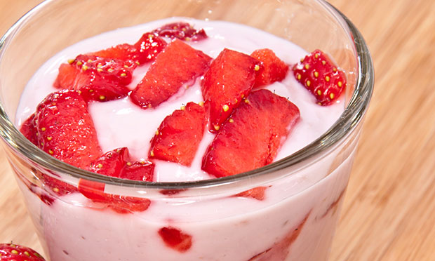 Iogurte cremoso com goji berry