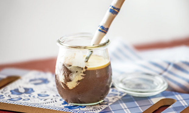 Panna cotta de cacau com calda de zabaione