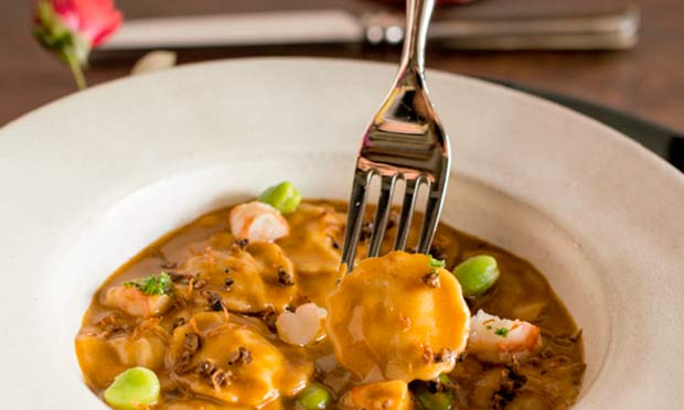Raviolini de camarão e lagosta ao molho bisque