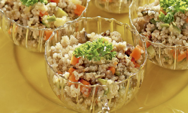 Salada de quinua com legumes