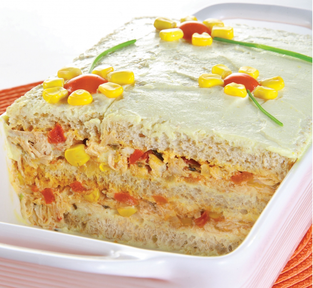 Sanduíche de frango e milho com maionese de tofu