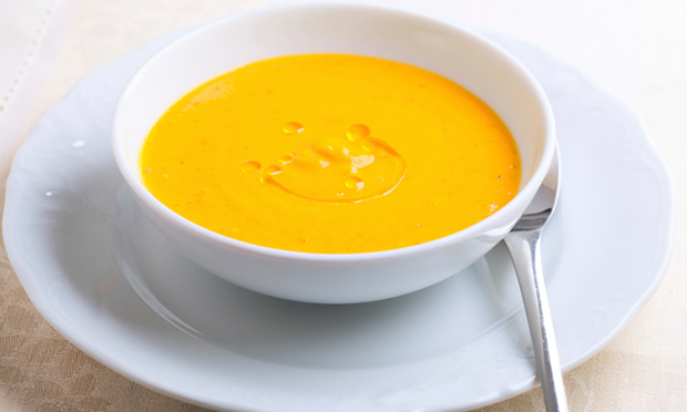 Sopa de abóbora, grão-de-bico e couve