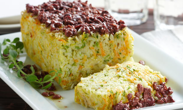 Enformado de arroz com pesto de azeitona