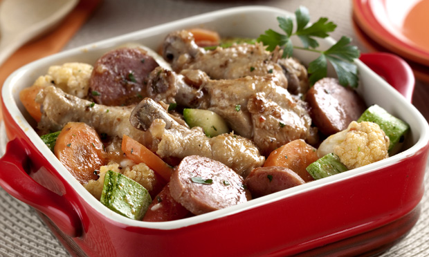 Ensopado de frango, lingüiça e legumes