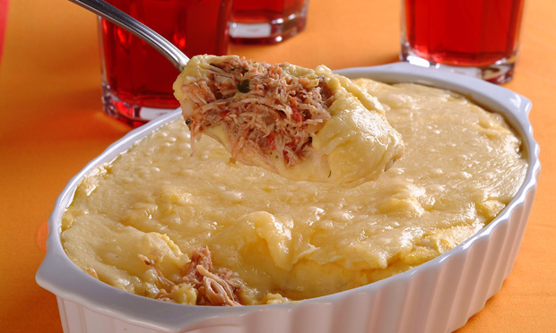 Escondidinho de frango, mandioquinha e queijo