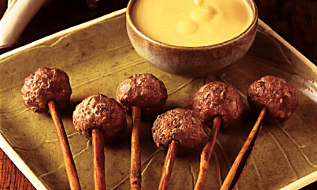 Espetinho de carne com canela