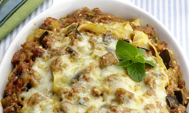 Fettuccine com berinjela e linguiça