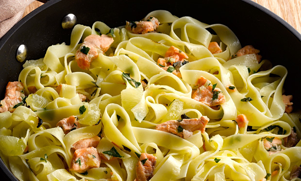 Fettuccine com salmão e vodca