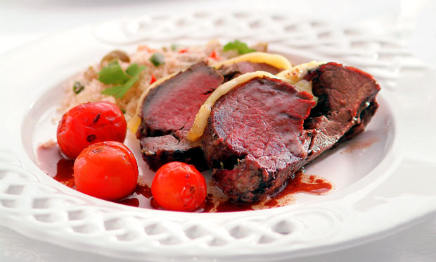 Filé-mignon assado com farofa