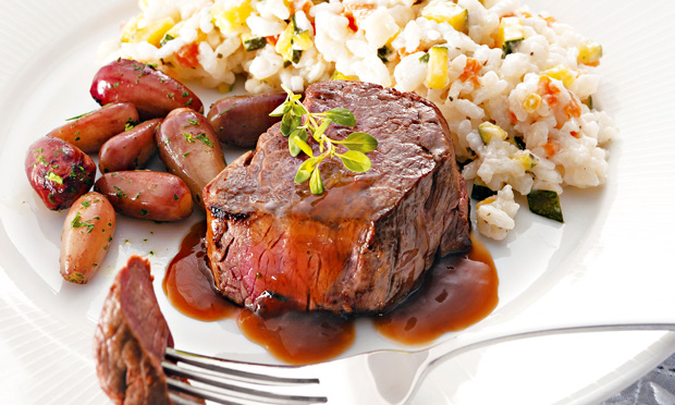 Filé-mignon com pinhão sauté