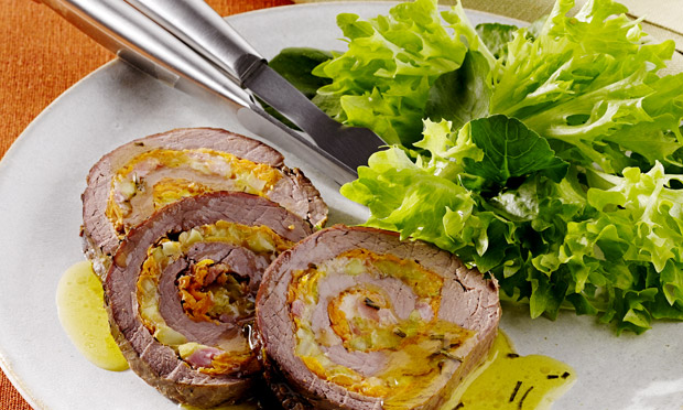 Filé mignon recheado com cenoura e bacon