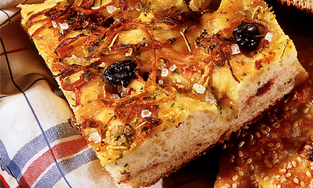 Focaccia com azeitona e cebola
