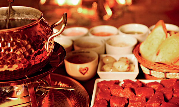 Fondue de carne vermelha