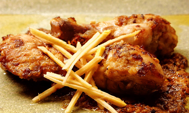 Frango com alho, gengibre e azeite