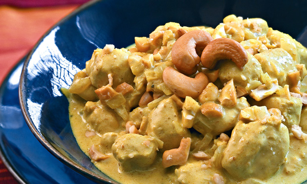 Frango ao curry com molho de castanha de caju