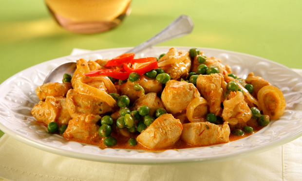 Frango com ervilha e molho apimentado