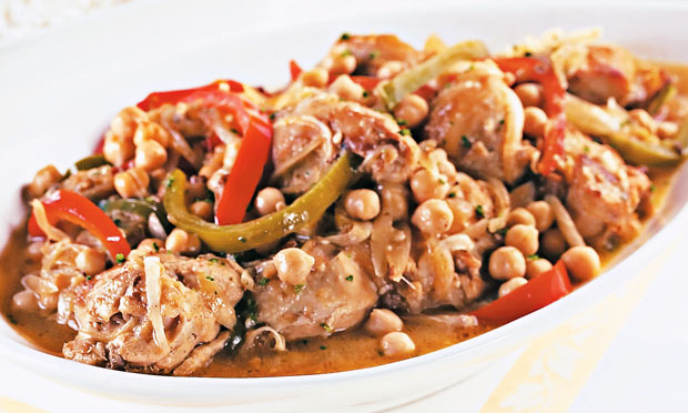 Ensopado de frango com grão-de-bico