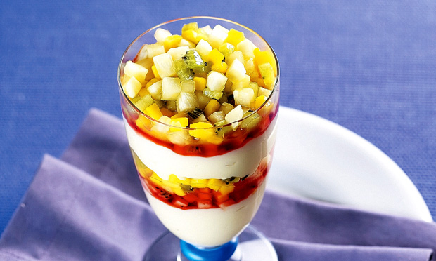 Frutas com creme de baunilha