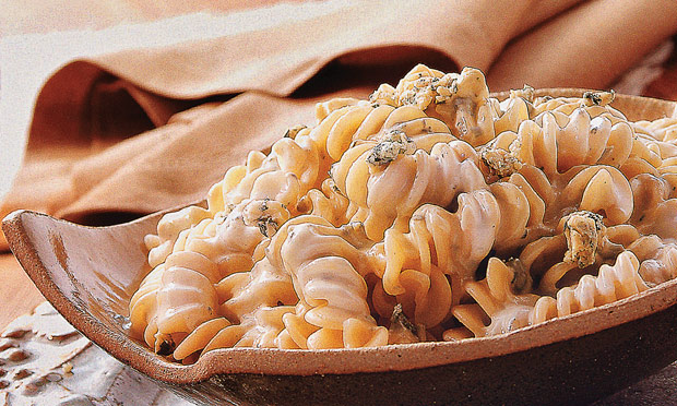 Fusilli com molho de roquefort
