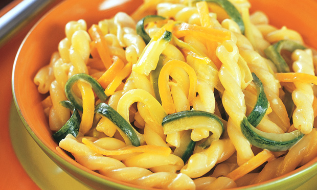 Gemelli com legumes