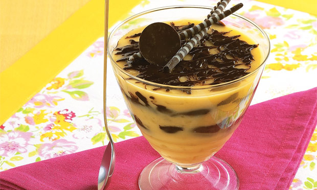 Gelado de abacaxi com chocolate