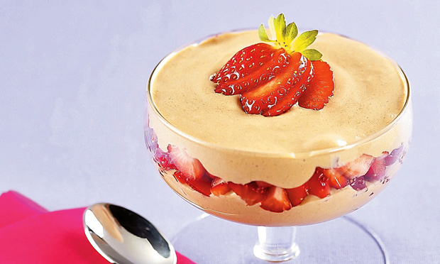 Gelado de doce de leite com morango
