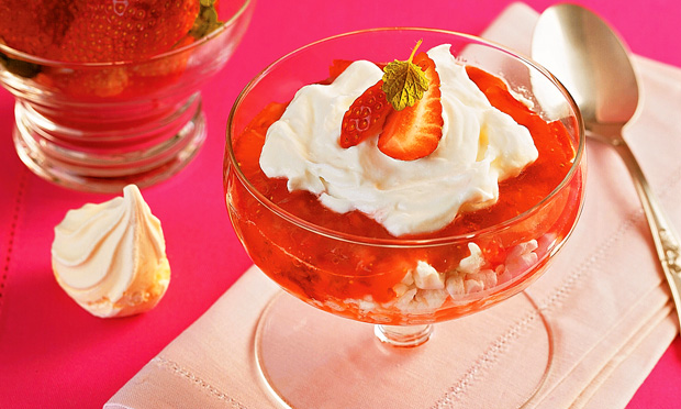 Gelado de morango com suspiro