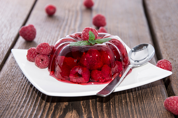 Gelatina com pedaços de frutas