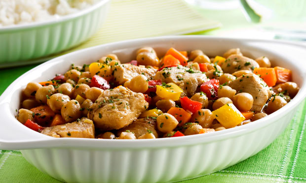 Grão-de-bico com frango e legumes