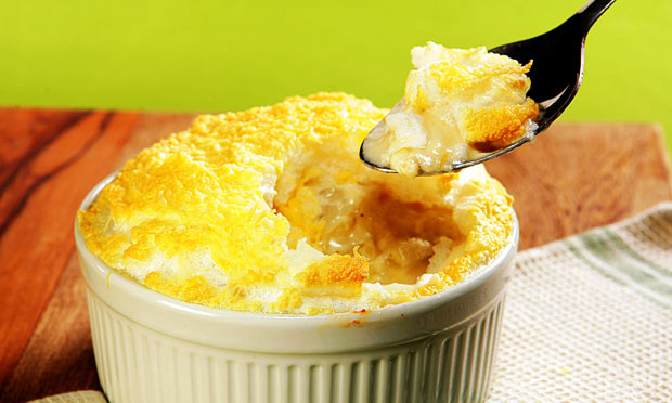 Gratinado de batata, queijo e alecrim