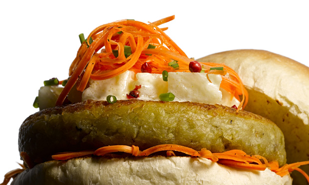 Hambúrguer de legumes com molho agridoce