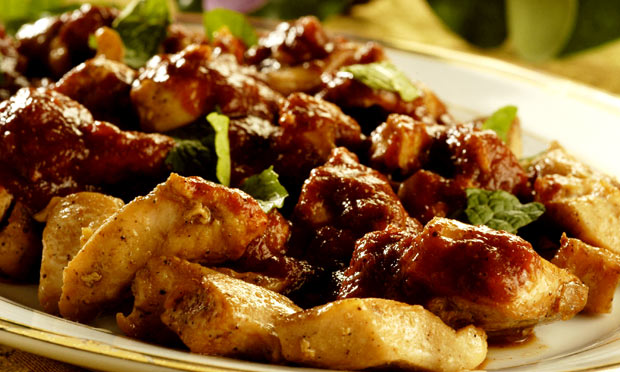 Iscas de frango com molho agridoce