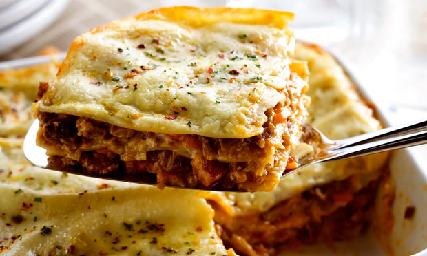 Lasanha de miúdos com molho branco (bechamel)