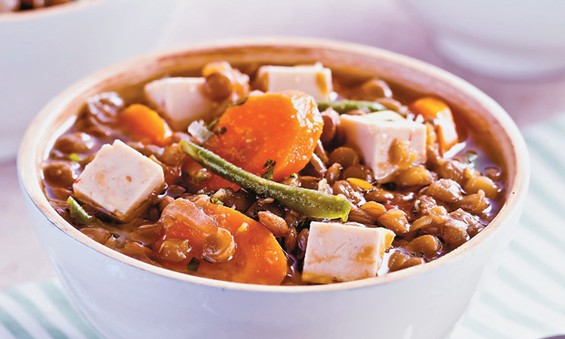 Lentilha com legumes e ricota defumada