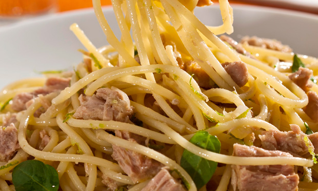 Macarrão prático com molho de limão e atum