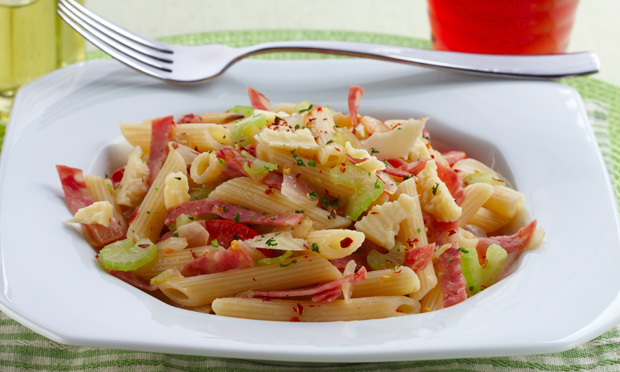 Macarrão com salame