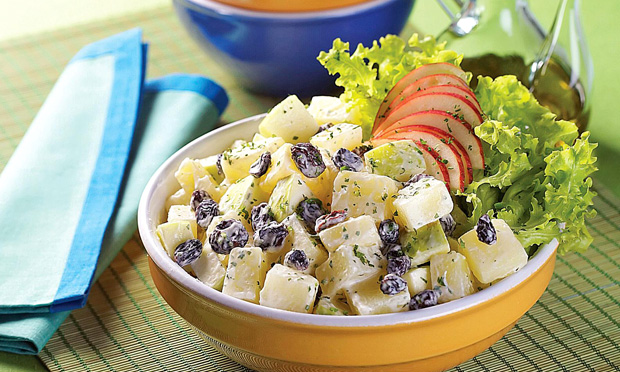 Maionese com batata, maçã e passa