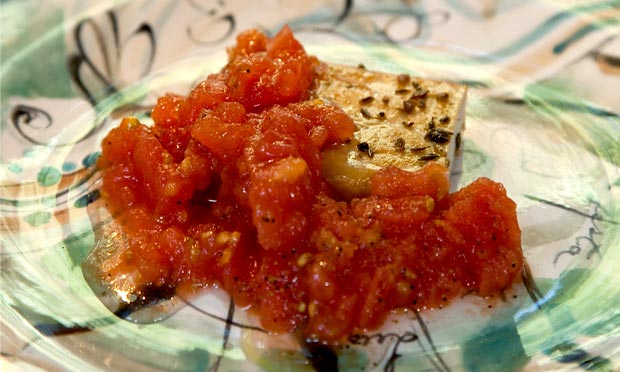 Marinado carmim de tomate com tofu