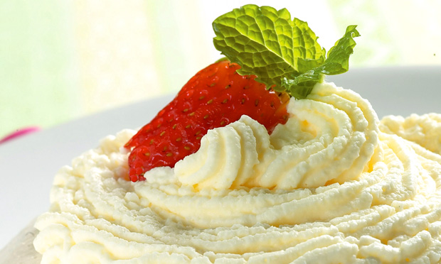 Merengue com morango