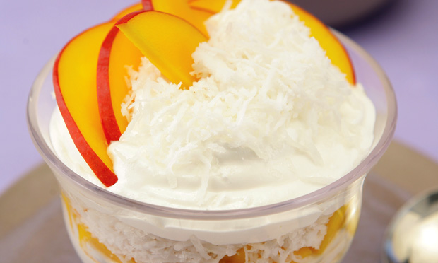 Merengue com manga e coco