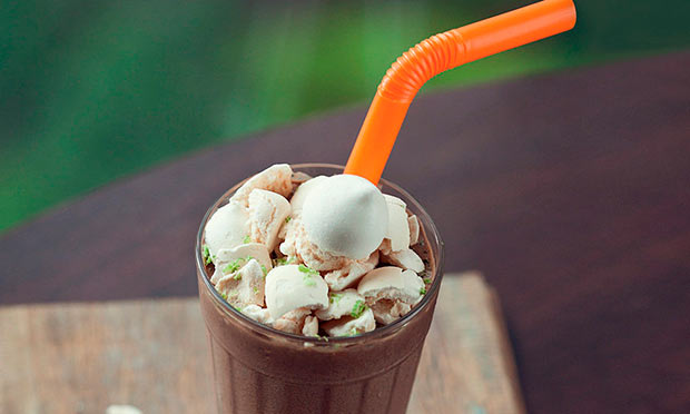 Milk-shake de chocolate belga com merengue