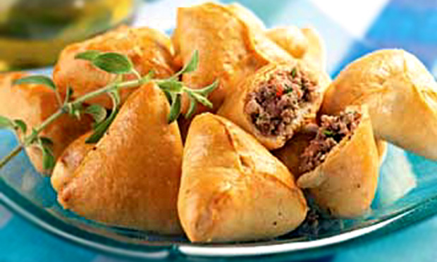 Miniesfiha de carne moída