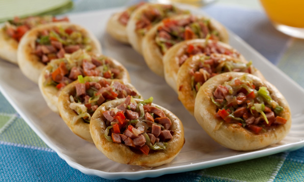 Miniesfiha de salsicha