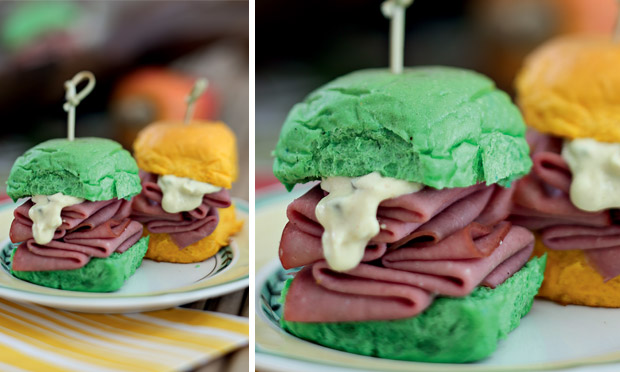 Minissanduíche de mortadela com creme de mostarda