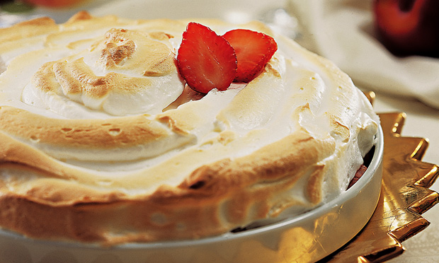 Morango ao forno com sorvete
