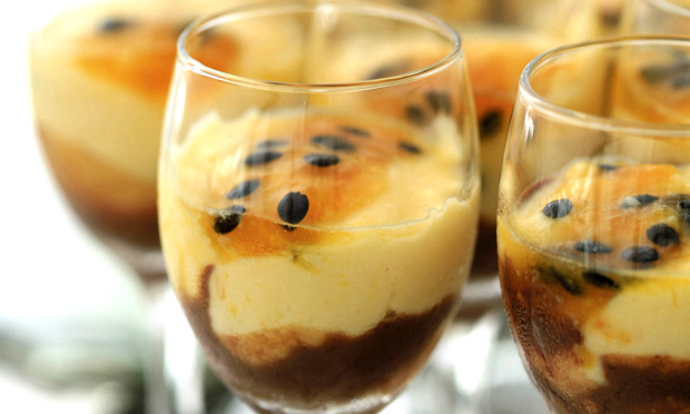 Musse de maracujá com chocolate na taça