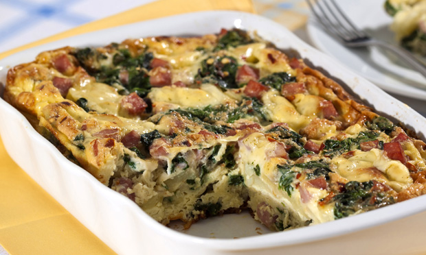 Omelete assado com presunto, batata e espinafre