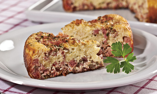 Omelete com linguiça e escarola